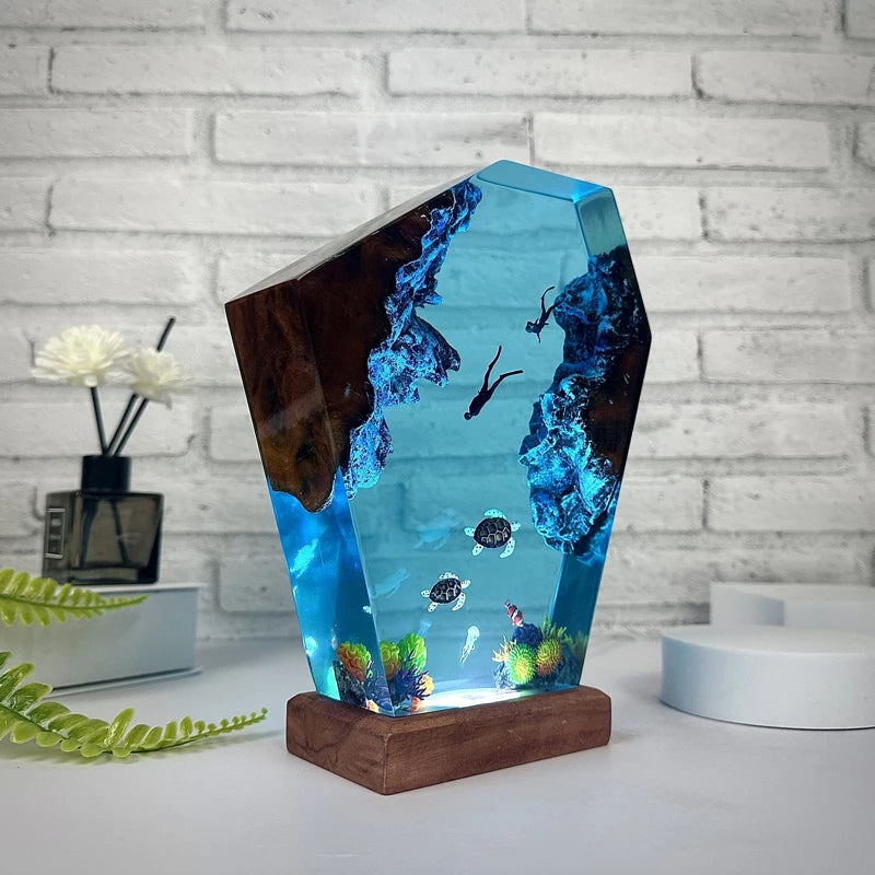 Underwater Adventure Organism Resin Table Light Creactive Art Decoration Lamp Sea Turtle Divers Theme Night Light USB Charge