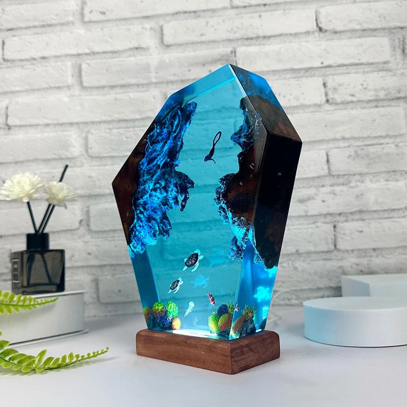 Underwater Adventure Organism Resin Table Light Creactive Art Decoration Lamp Sea Turtle Divers Theme Night Light USB Charge