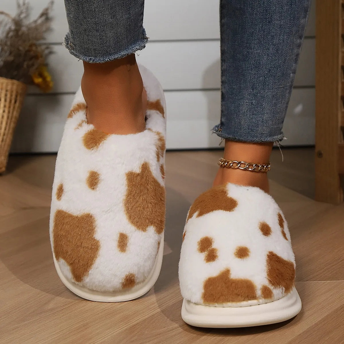 Comwarm Women Winter Cute Plush Cotton Slippers Indoor Warm Non-slip Milk Cow House Slippers Soft Fur Flufy Flat Bedroom Slides