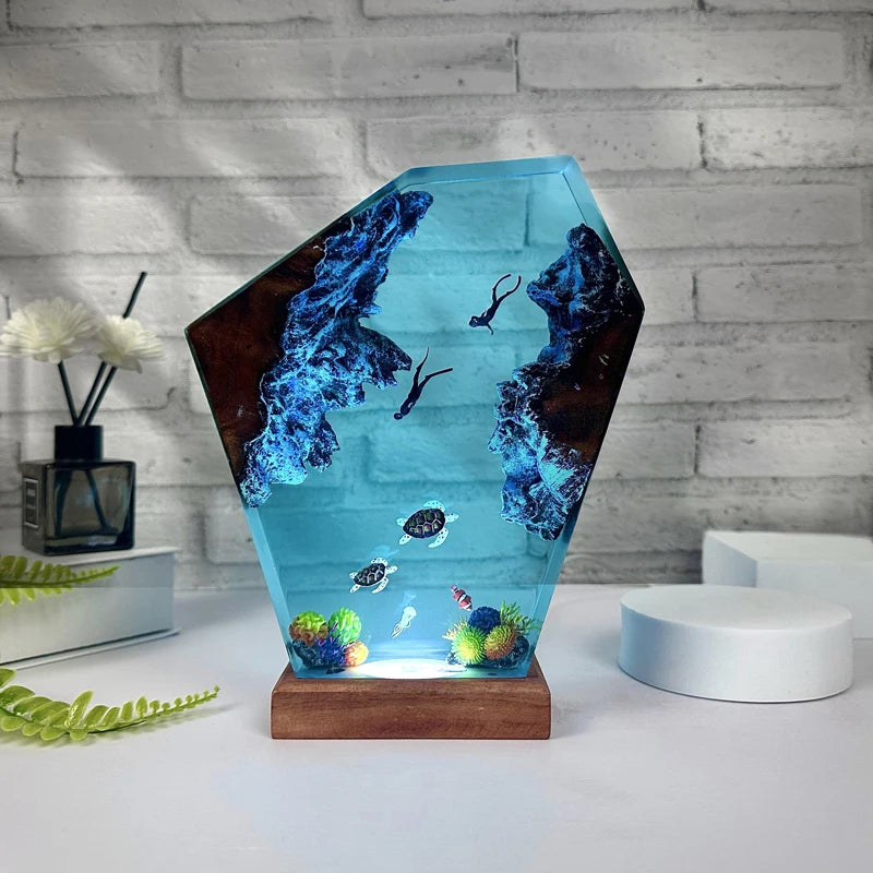 Underwater Adventure Organism Resin Table Light Creactive Art Decoration Lamp Sea Turtle Divers Theme Night Light USB Charge